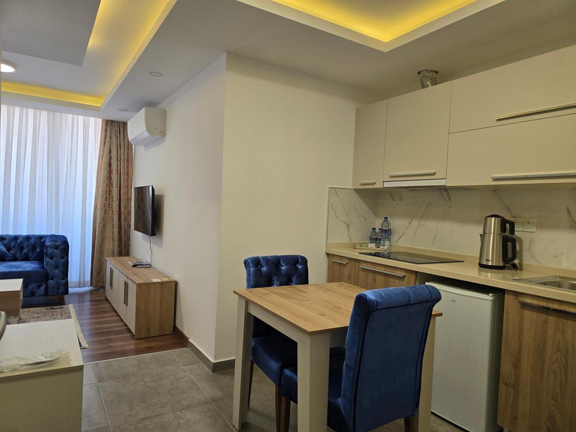 Nurel Shark Residence Кіренія Екстер'єр фото