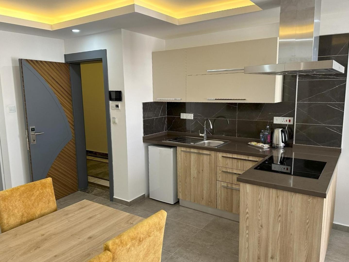 Nurel Shark Residence Кіренія Екстер'єр фото